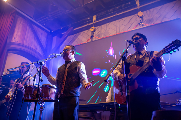 La música latinoamericana vibró en Riobamba con lleno total en el teatrino municipal